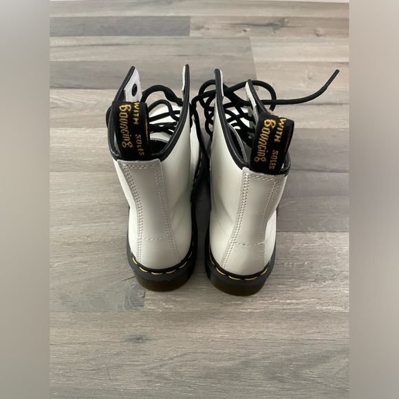 DR. MARTENS 1460 WOMEN'S SMOOTH LEATHER LACE UP BOOTS - Picture 15 of 16